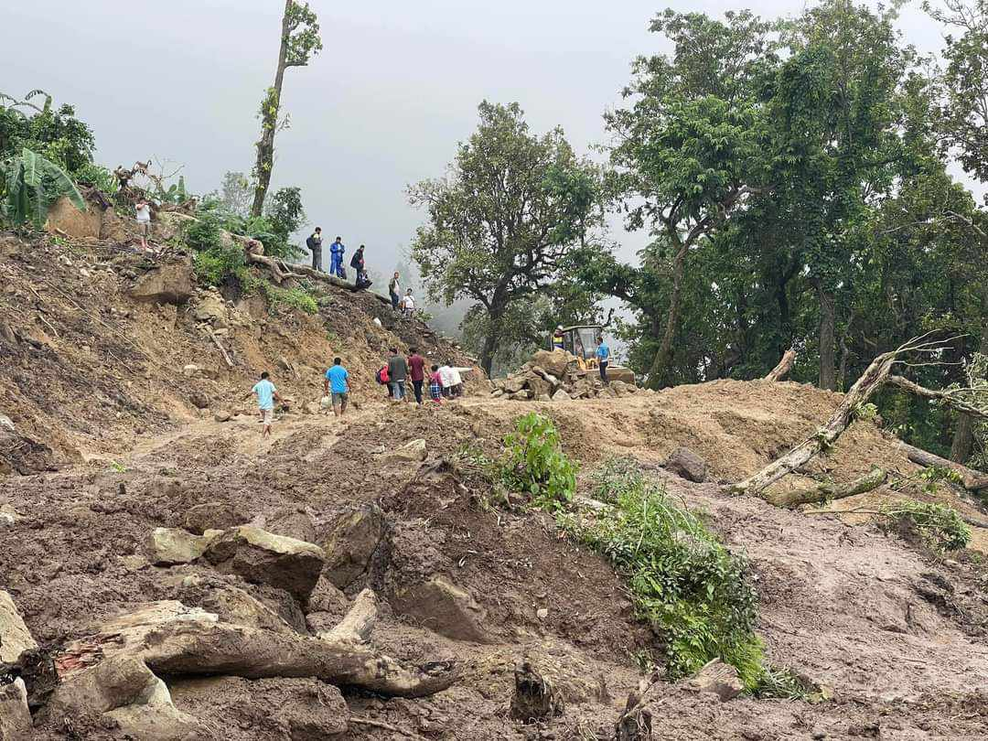 पाँच दिनपछि एकतर्फी खुल्याे भीमदत्त राजमार्ग  